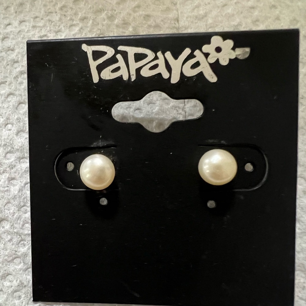 Papaya brand beautiful pearl stud earrings